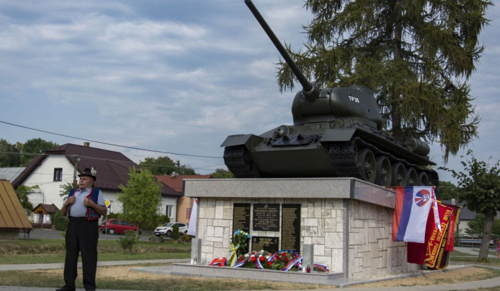 10. fotografia fotogalérie Odhalenie pamätníka padlým v 2. svetovej vojne