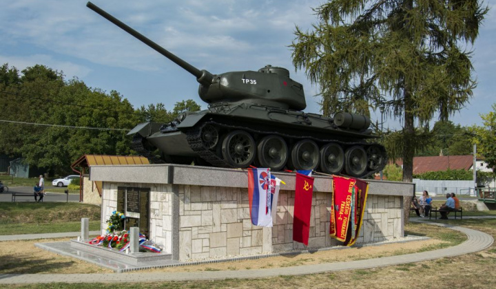 12. fotografia fotogalérie Odhalenie pamätníka padlým v 2. svetovej vojne